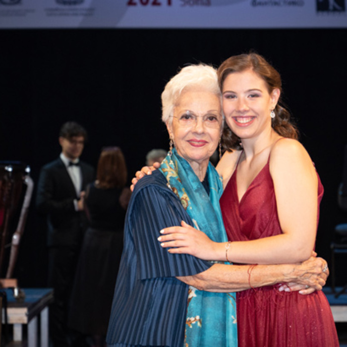 raina-1-alexandrina-alexander-bogdan-tompson_700x700_crop_478b24840a