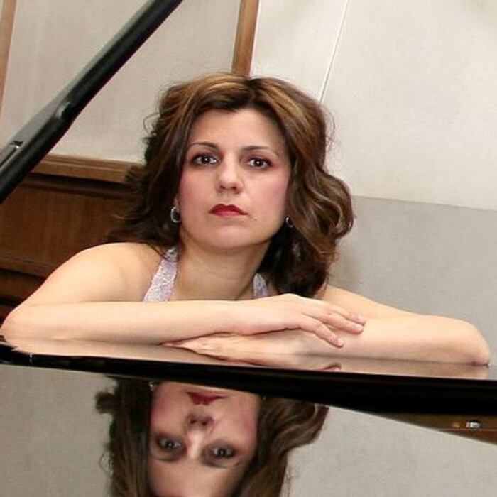 desislava_700x700_crop_478b24840a