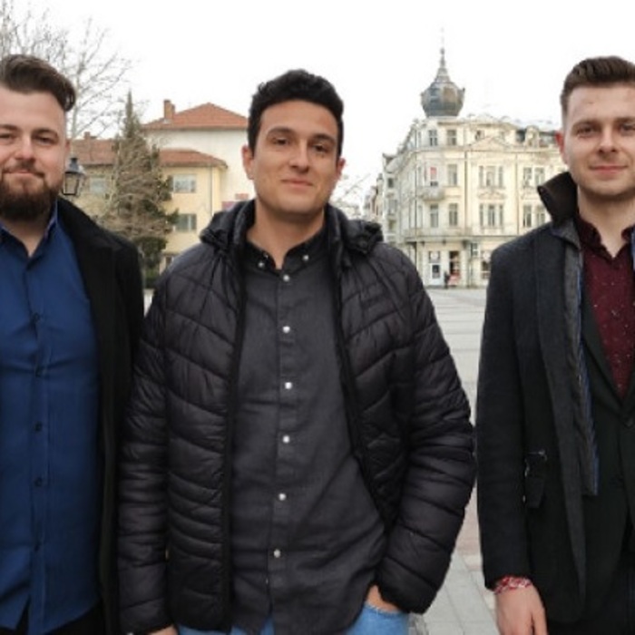 03_700x700_crop_478b24840a