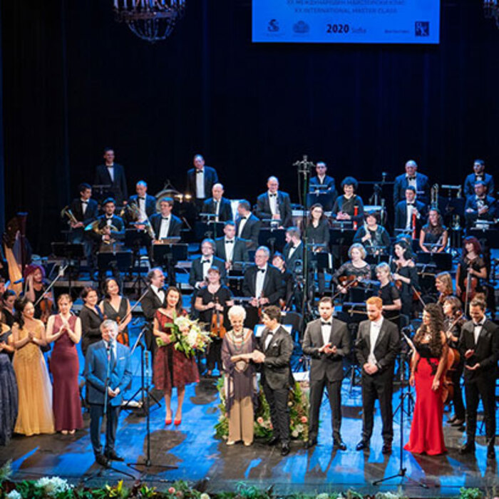 raina_700x700_crop_478b24840a