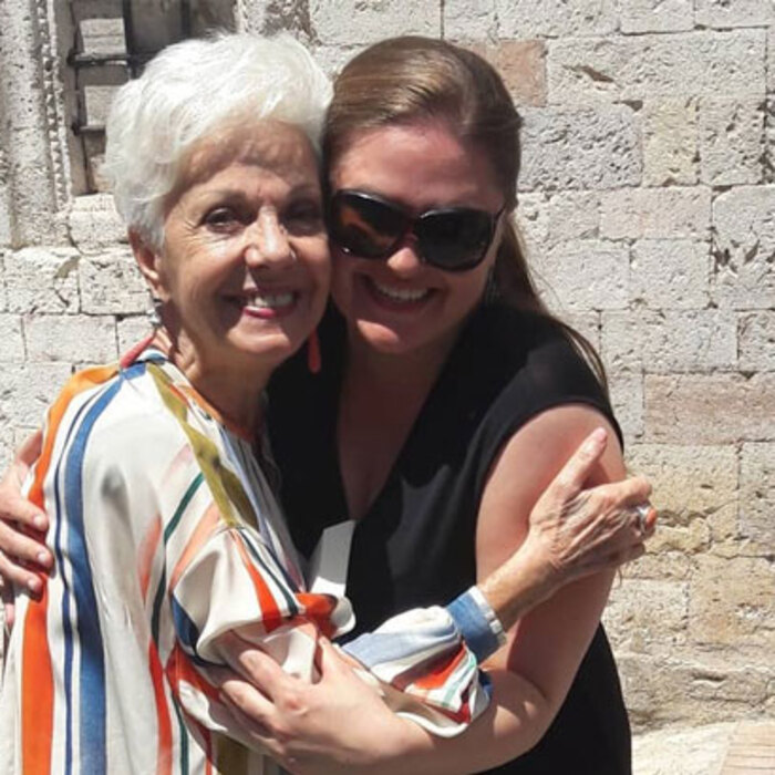 raina-2-1_700x700_crop_478b24840a