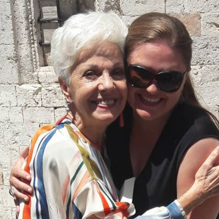 raina-3-1_700x700_crop_478b24840a