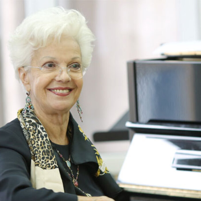 raina-2_700x700_crop_478b24840a