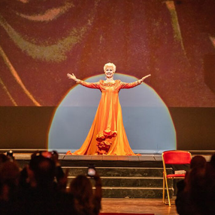 raina_700x700_crop_478b24840a