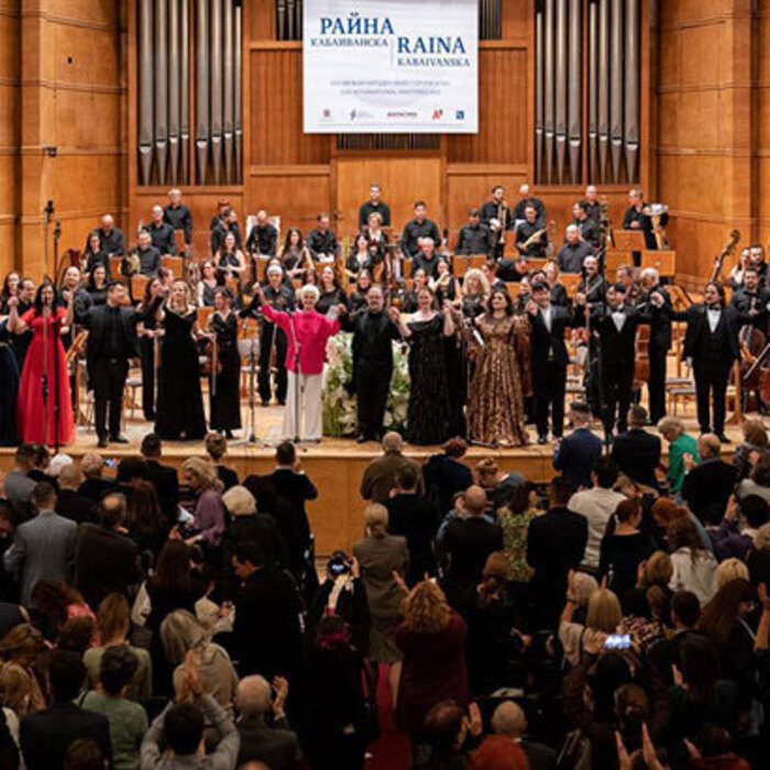 raina-3_700x700_crop_478b24840a