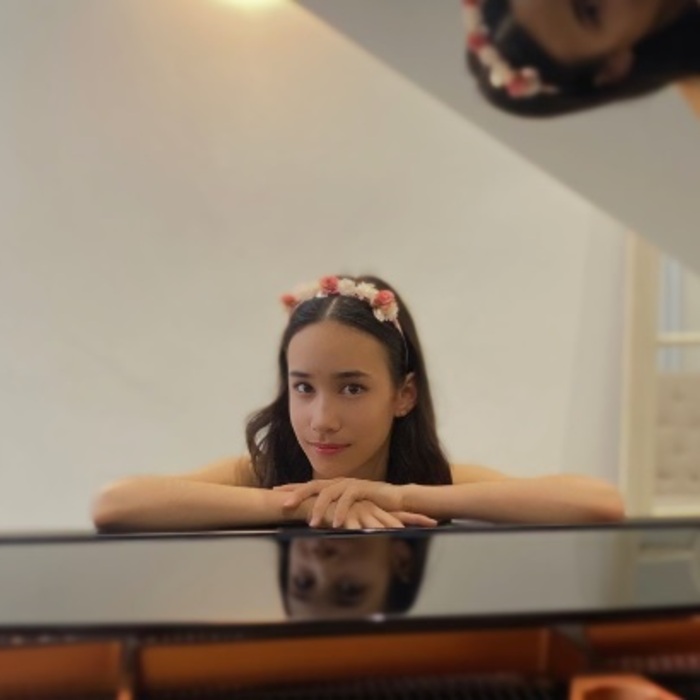 ameli-sakai-ivanova_700x700_crop_478b24840a