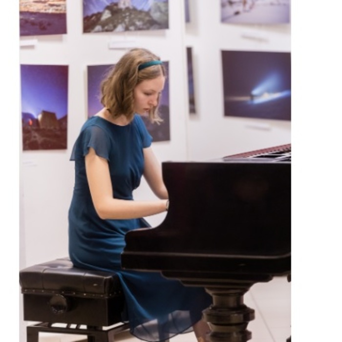 marina-mravova_700x700_crop_478b24840a