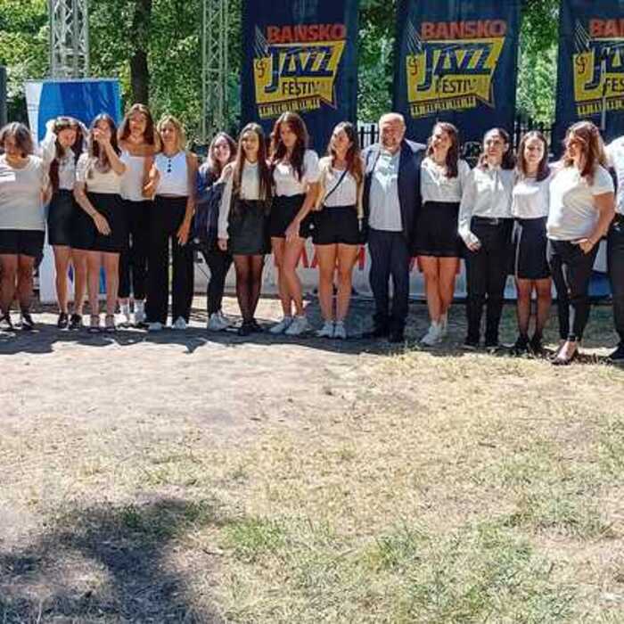 06-folk-dgaz-formazia-nbu-01923-678x410-crop-478b24840a_700x700_crop_478b24840a