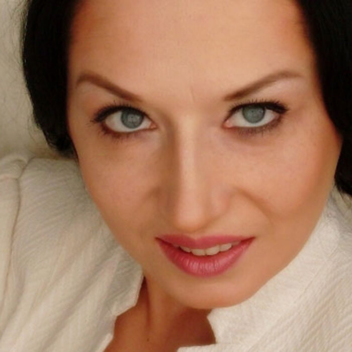 anna-ditri-kaluduv-dobrini_700x700_crop_478b24840a
