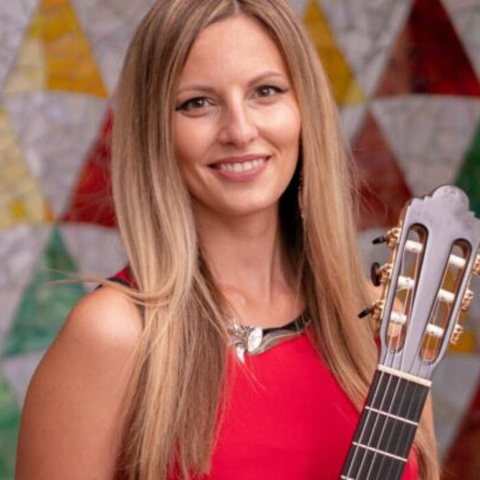 bojana-pavlova-kitara-rousse-info_700x700_crop_478b24840a