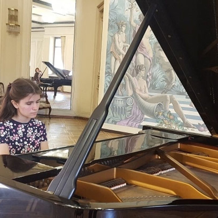 elica-stefanova-piano-bulnews_700x700_crop_478b24840a