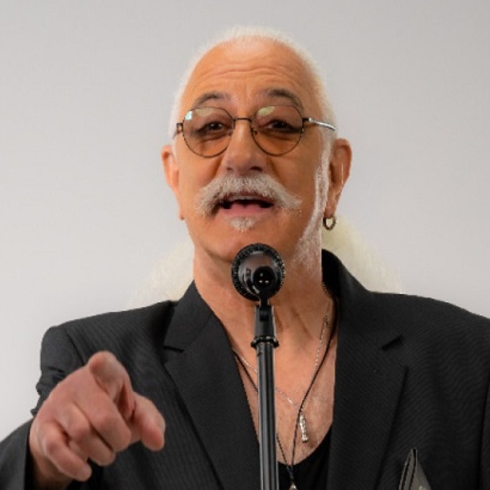 etien-levi-bnr_700x700_crop_478b24840a