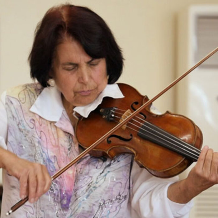 ioana-strateva-youtube_700x700_crop_478b24840a