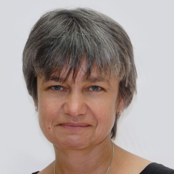 irinia-genova-artstudies-bg_700x700_crop_478b24840a