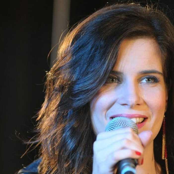 ivelina-kalaksuzova-duma_700x700_crop_478b24840a