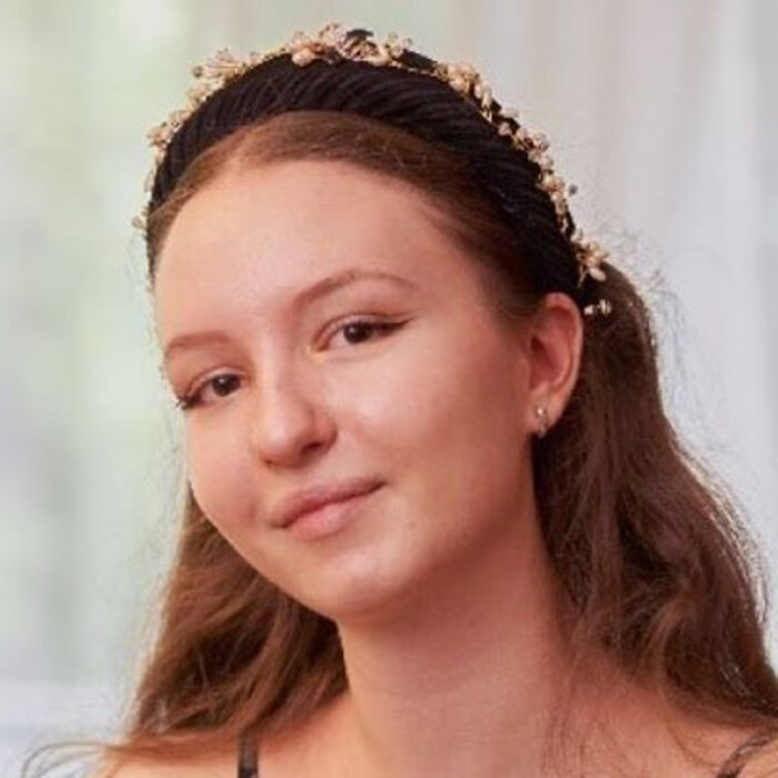 marina-mravova-kratkite-com_700x700_crop_478b24840a