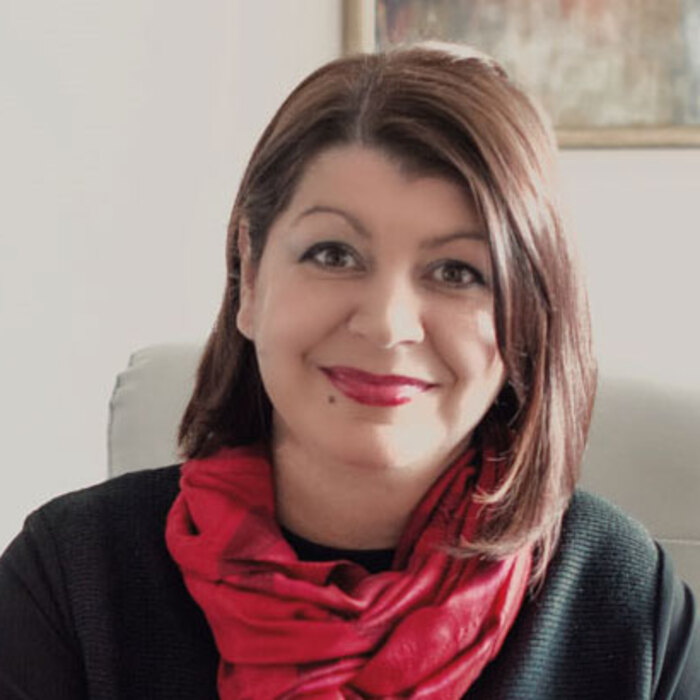 nina-naidenova-ninanaidenova-com_700x700_crop_478b24840a