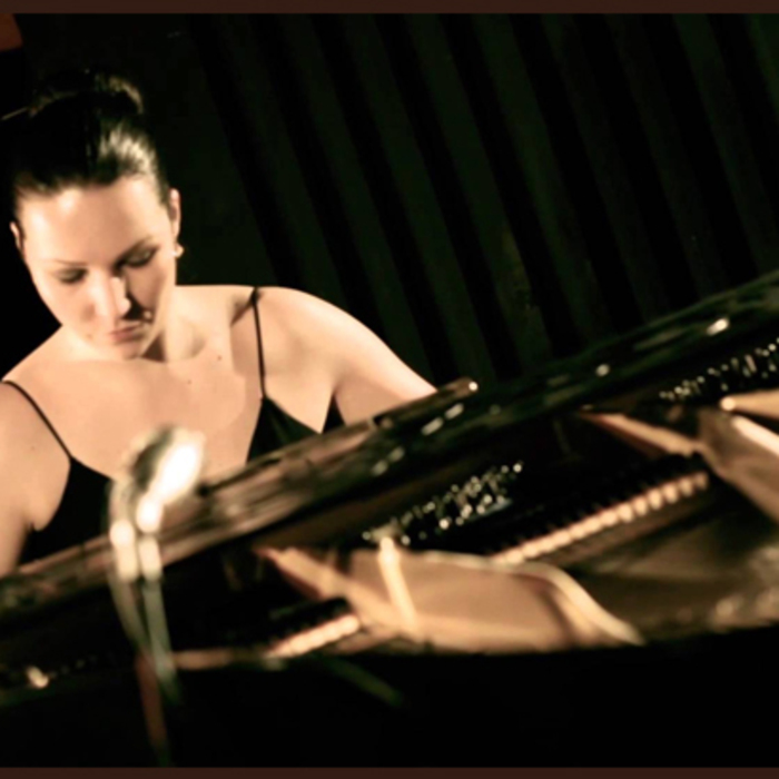 nona-krincheva-youtube_700x700_crop_478b24840a