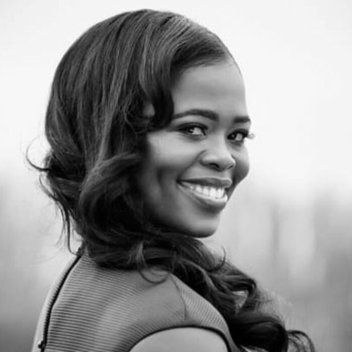 priti-yende-snimka-gregor-hohenberg_700x700_crop_478b24840a