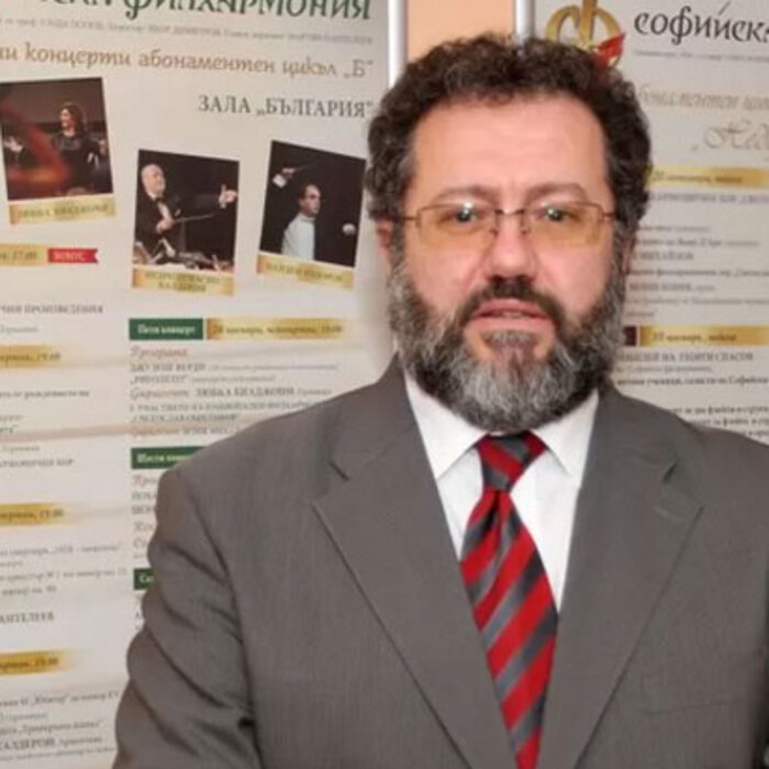 qvor-dimitrov-ploshtad-slaveikov_700x700_crop_478b24840a