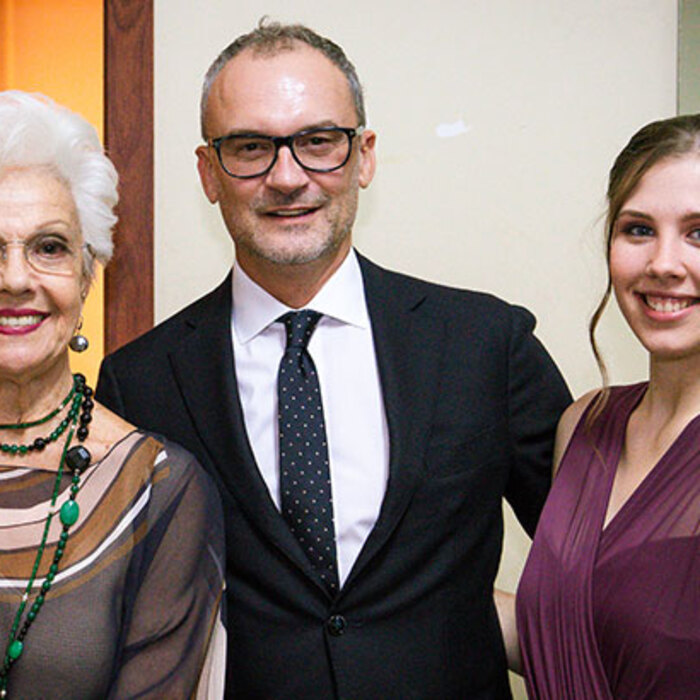 raina-alexandrina-mihailova-d-r-tekev-alexander-bogdan-thompson_700x700_crop_478b24840a