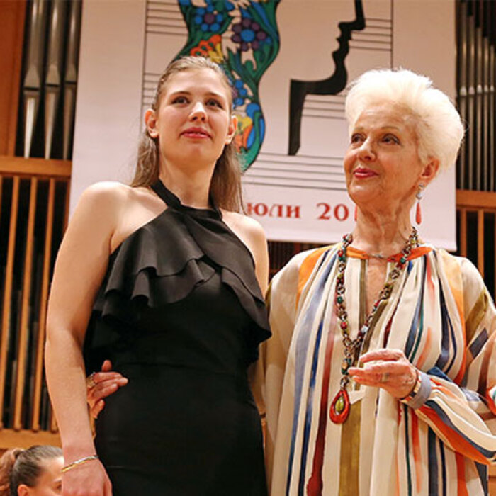 raina-kaba-iv-al-mihajlova-viktor-viktorov_700x700_crop_478b24840a