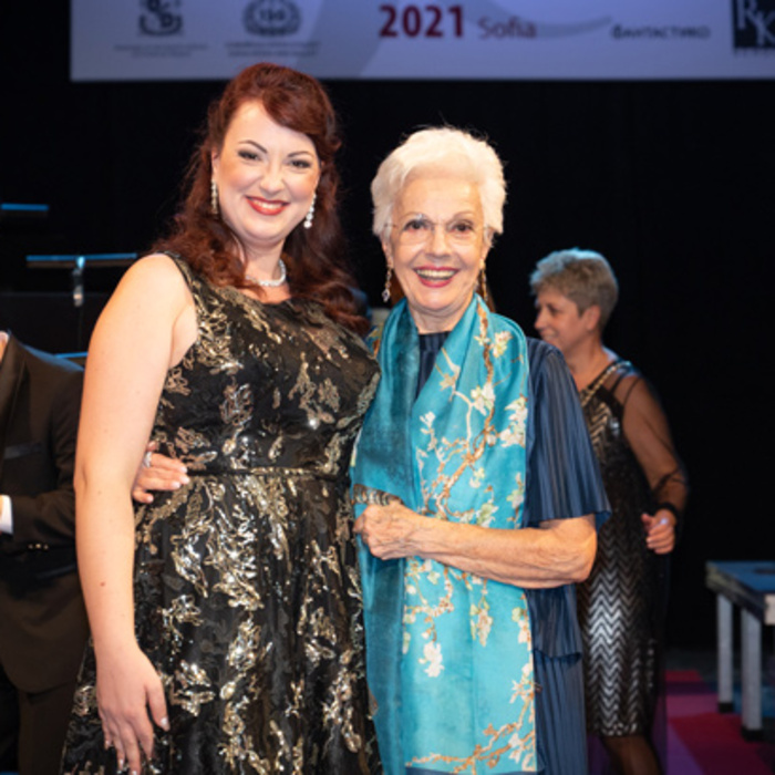 raina-kabaiv-kiara-modjini-alexandyr-bogdan-tompson_700x700_crop_478b24840a