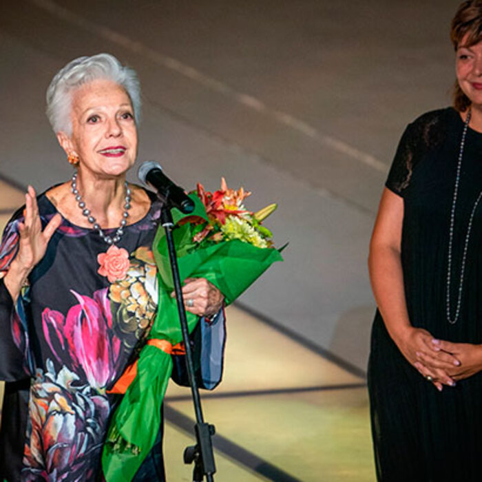 raina-kabaivanska-snimka-alexander-thompson_700x700_crop_478b24840a