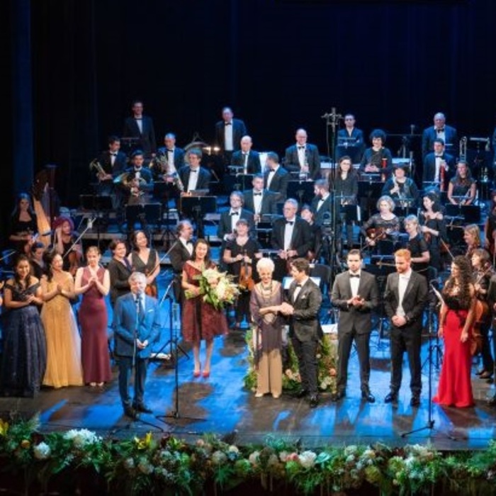 raina-kabaivanska-nbu-aleksandyr-bogdan-tompsan_700x700_crop_478b24840a