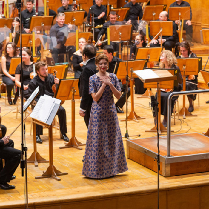 raina-mariq-radoeva-sofiiska-filharmoniq_700x700_crop_478b24840a