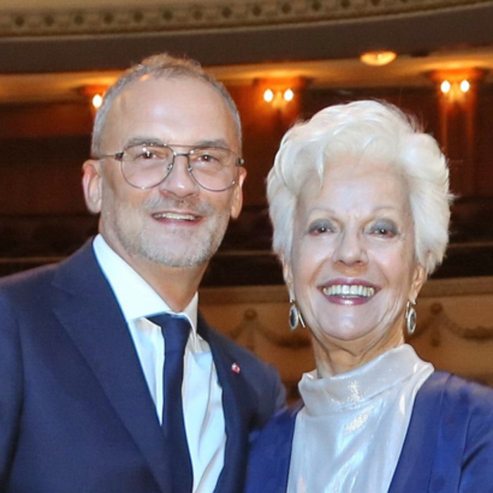 rajna-i-tekev-sn-viktor-viktorov_700x700_crop_478b24840a