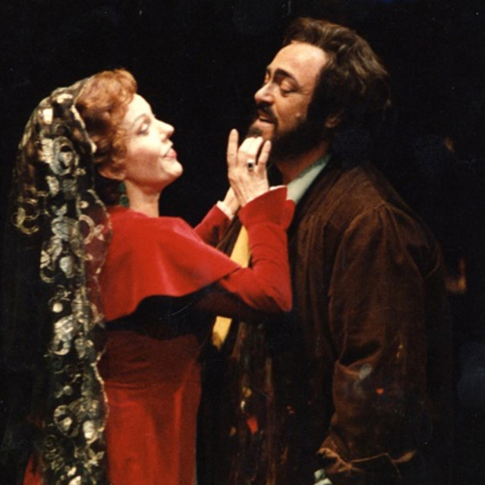 rayna-kabaivanska-liuciano-pavarotti-toska-ploshtad-slavejkov_700x700_crop_478b24840a