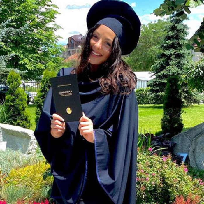 simona-zagorova-secret-bg_700x700_crop_478b24840a