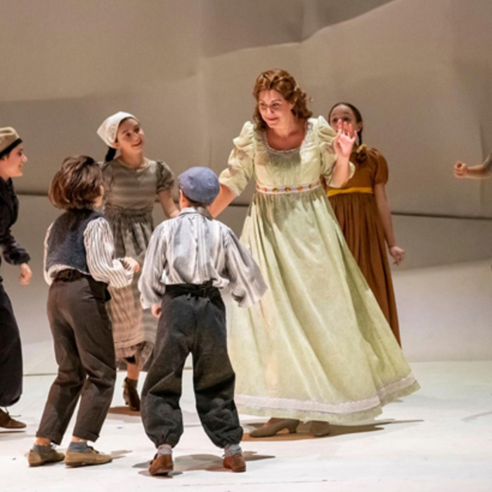 veronika-simeoni-teatro-pavarotti-modena_700x700_crop_478b24840a