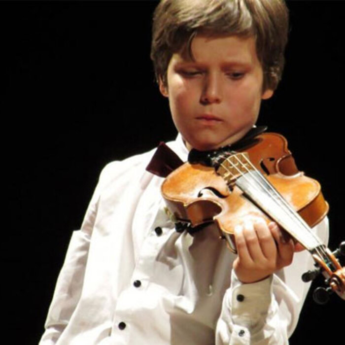 viktor-vasilev-cigulka-nbu_700x700_crop_478b24840a