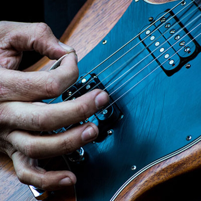 guitarist-unsplash_700x700_crop_478b24840a