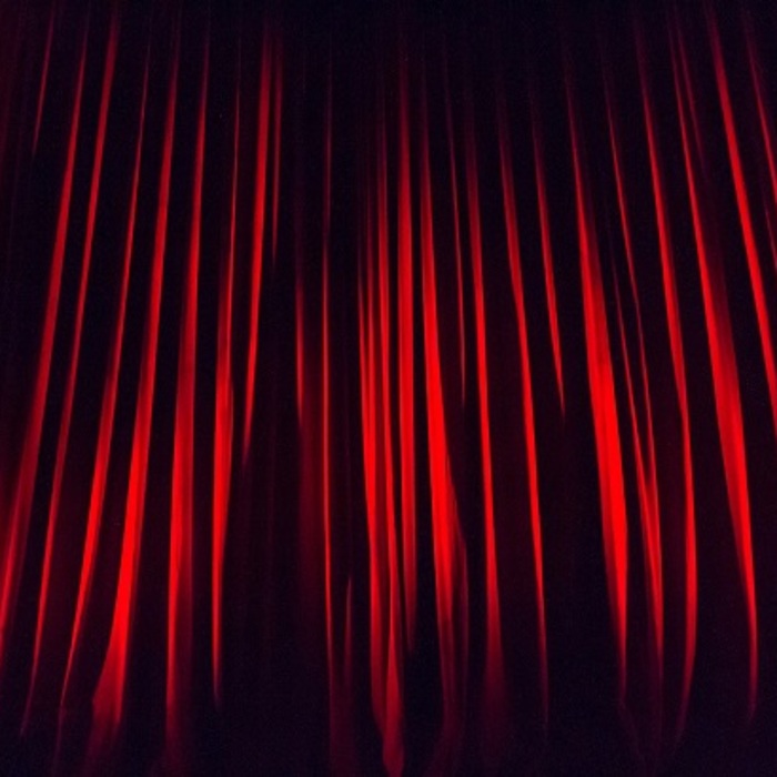 teatyr-pixabay_700x700_crop_478b24840a