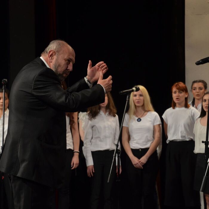 42044881-1909858002426860-2831833957304107008-n_700x700_crop_478b24840a