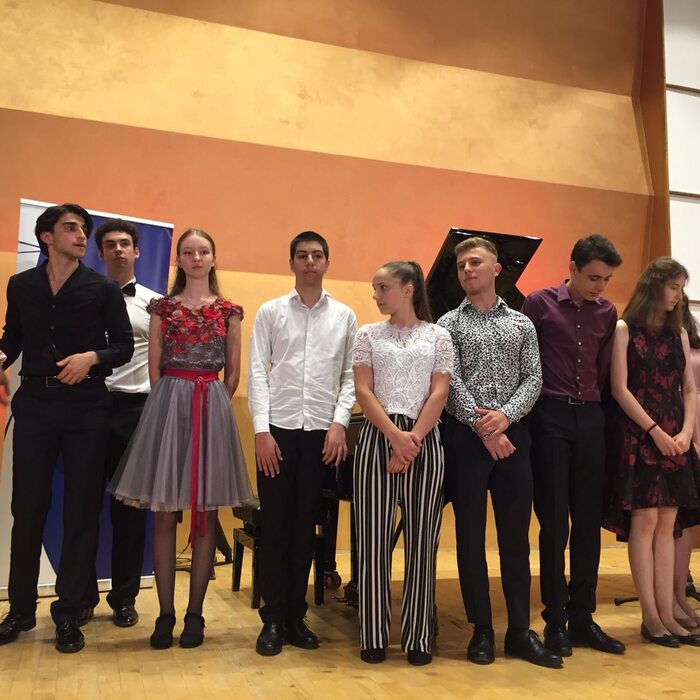 49384_700x700_crop_478b24840a