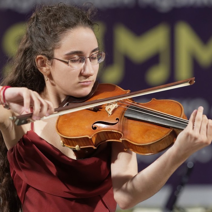 viktoria_700x700_crop_478b24840a