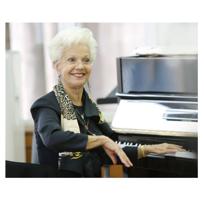 raina-master-class-1_700x700_crop_478b24840a