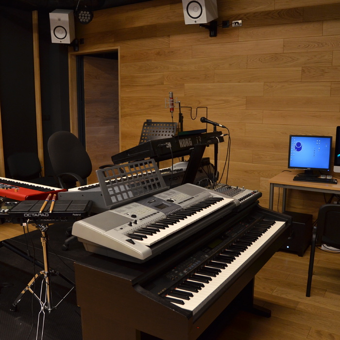 dsc-0139_700x700_crop_478b24840a