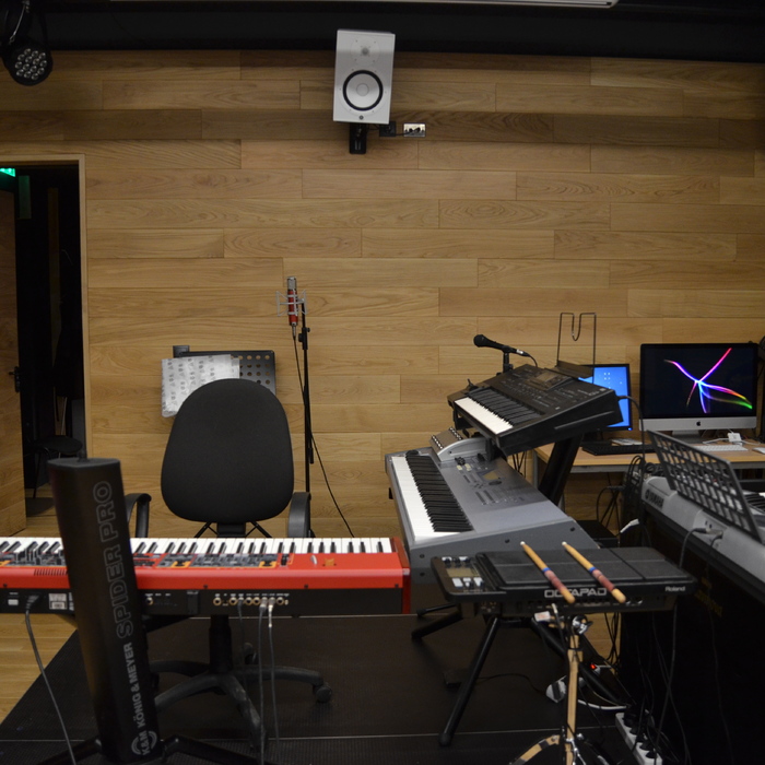 dsc-0180_700x700_crop_478b24840a